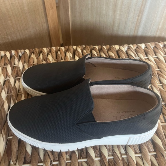 SOUL Naturalizer Black Slip-On Loafers - Picture 7 of 7